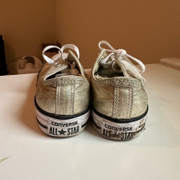Women’s converse size 7 - Picture 4 of 5
